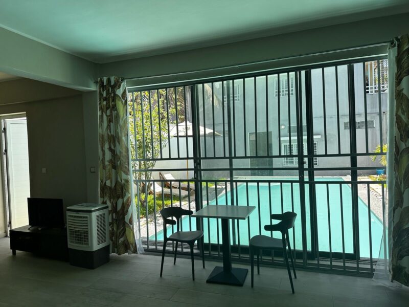 Appartement de standing avec piscine privée - RDC