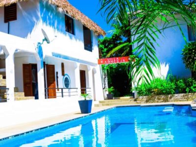 Villa offrant une vue imprenable sur la piscine à Nosy Be