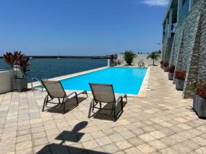 Appartement de luxe avec vue sur mer et piscine