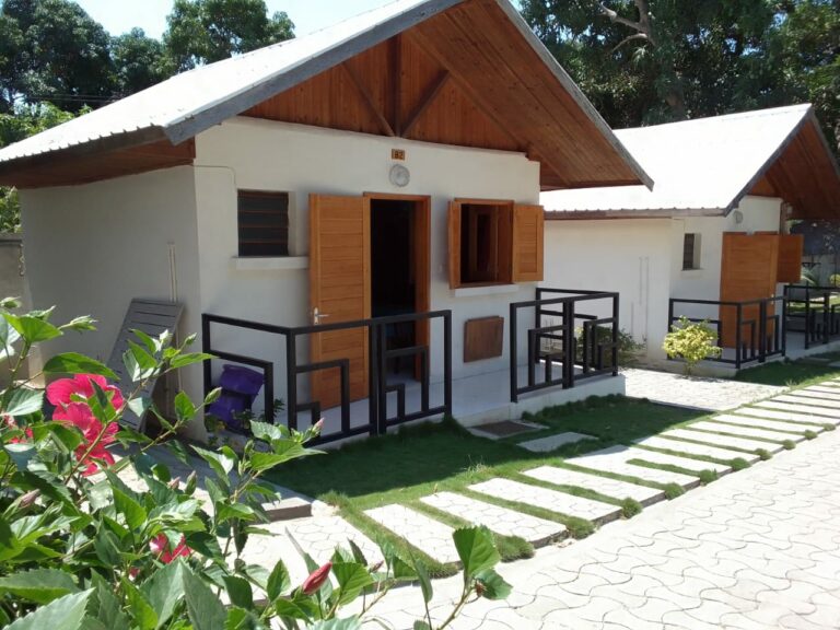 AROCARIA BUNGALOW Amborovy Mahajanga, Majunga