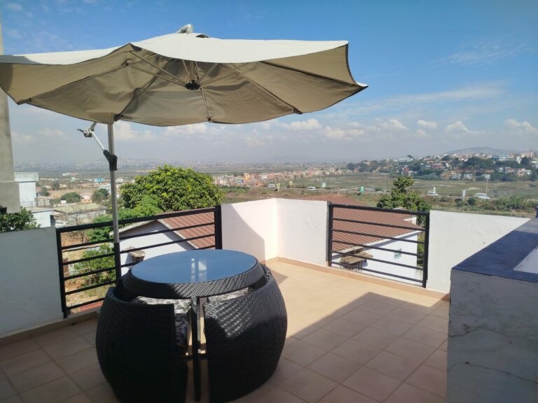 Maison duplex meublée à Amboavahy Andranomena – Confort et belle vue, Antananarivo
