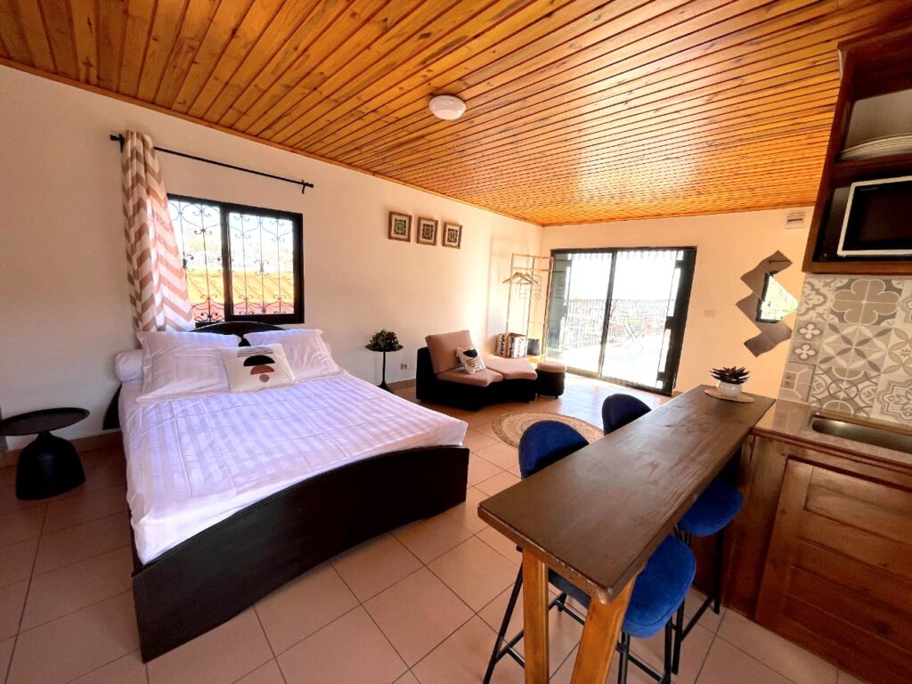 Studio meublé à Faravohitra – Vue imprenable sur Antananarivo – photo 1