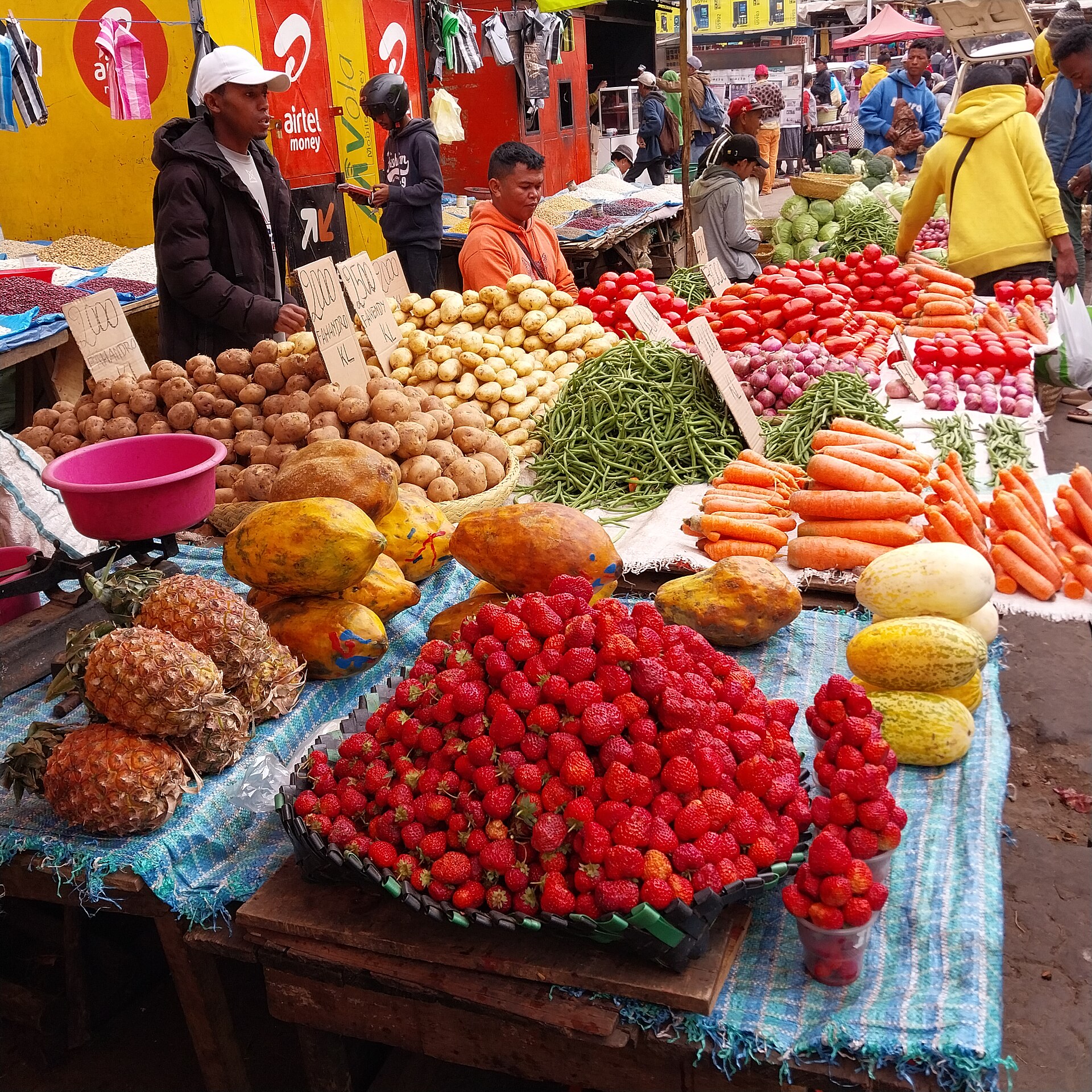 Monnaie de Madagascar : payer en ariary au marché d’Analakely, Antananarivo